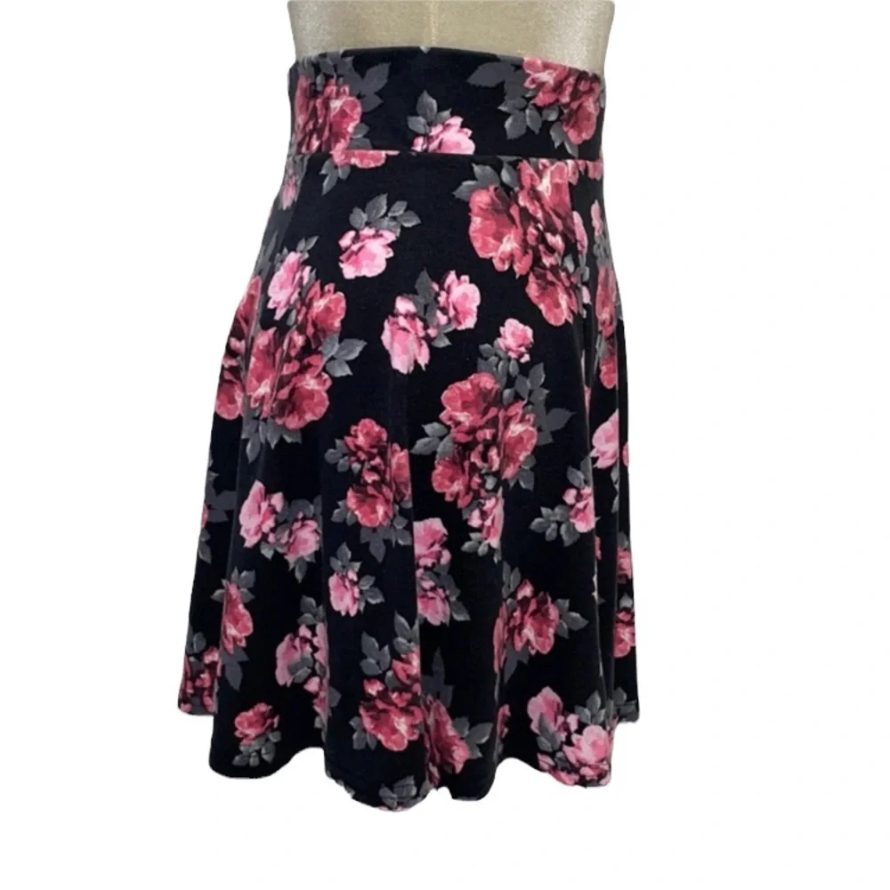 Flirty Floral Fun Mini Skirt Divided Size XS